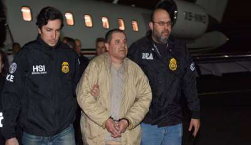 El Chapo Guzman estradato negli Usa: ora rischia la pena di morte