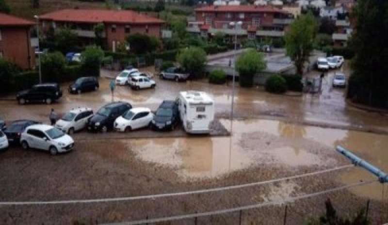 Emergenza maltempo in Toscana, 6 morti a Livorno