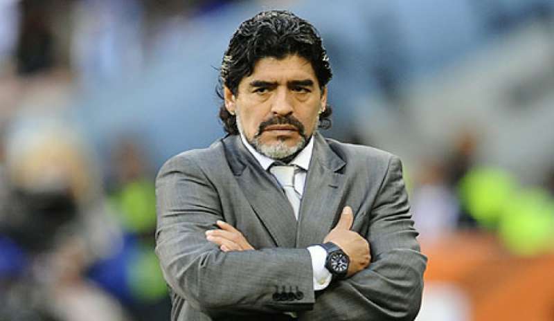 Equitalia marca stretto Maradona: “Ci ha diffamati”