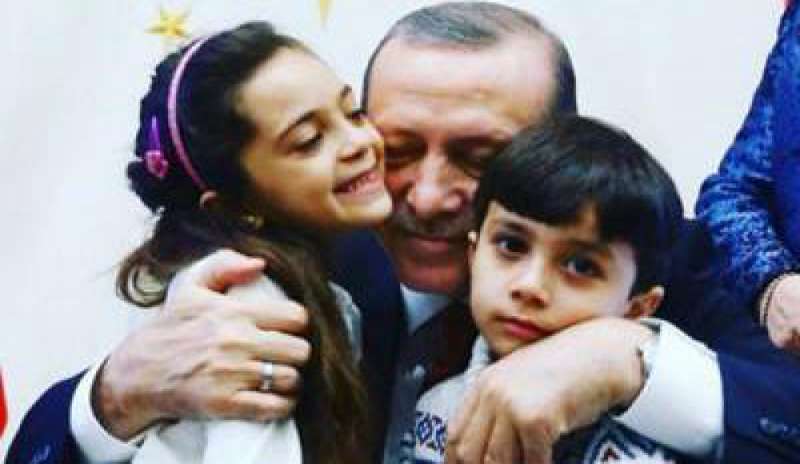 Erdogan ai turchi residenti nell’Unione Europea: “Fate almeno 5 figli, il futuro è vostro”