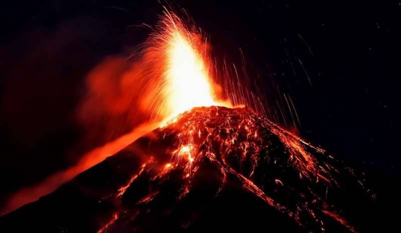 Erutta il vulcano, migliaia di evacuati