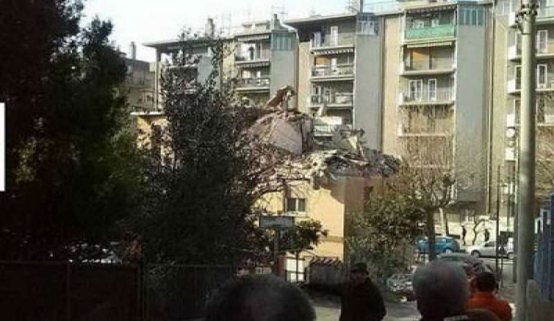 Esplode un appartamento a Trieste, una vittima e 4 feriti