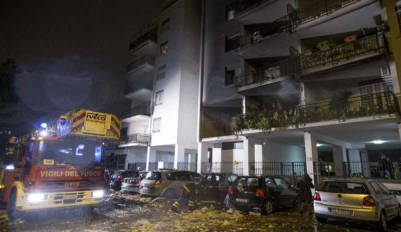 Esplosione in un palazzo a Roma: 1 morto e 13 feriti