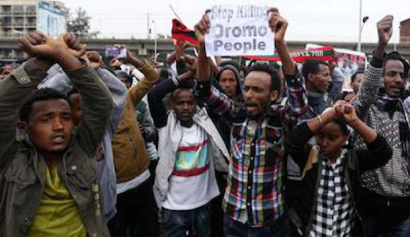 ETIOPIA, LA POLIZIA SPARA SUI MANIFESTANTI DURANTE UN CORTEO PACIFICO: 97 MORTI