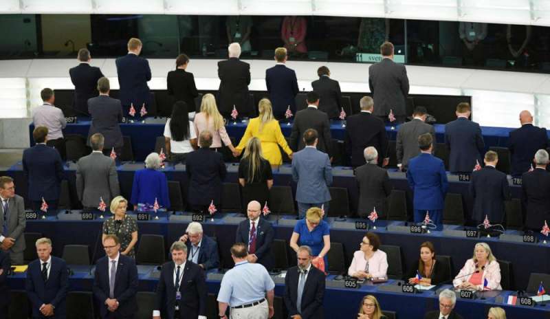 Europarlamento, il Brexit party snobba l'inno europeo</p>
