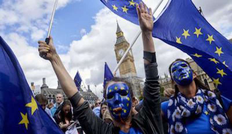 “Exit from Brexit”: in migliaia in marcia a Londra contro l’uscita dalla Ue