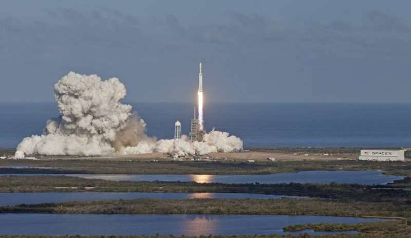 Falcon Heavy, successo per il lancio di prova