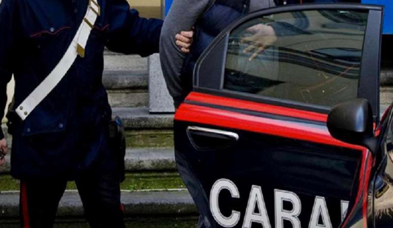 False accuse per un encomio: arrestati tre Carabinieri