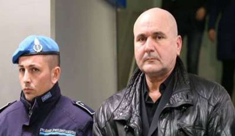 Fece fucilare tre volontari italiani, condannato all’ergastolo l’ex comandante Paraga