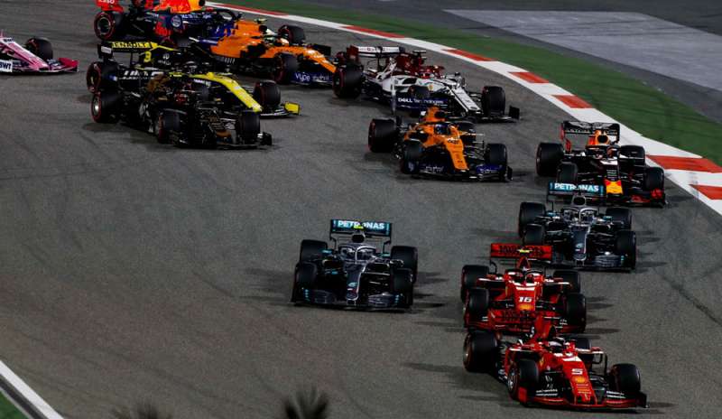 Ferrari, danno e beffa: in Bahrain vince Hamilton
