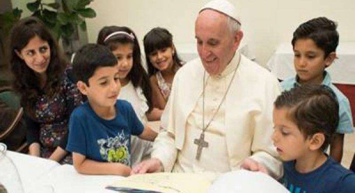 Fiocco rosa per i profughi siriani ospiti del Vaticano