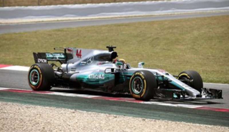 Formula Uno, Hamilton vince in Spagna davanti a un grande Vettel