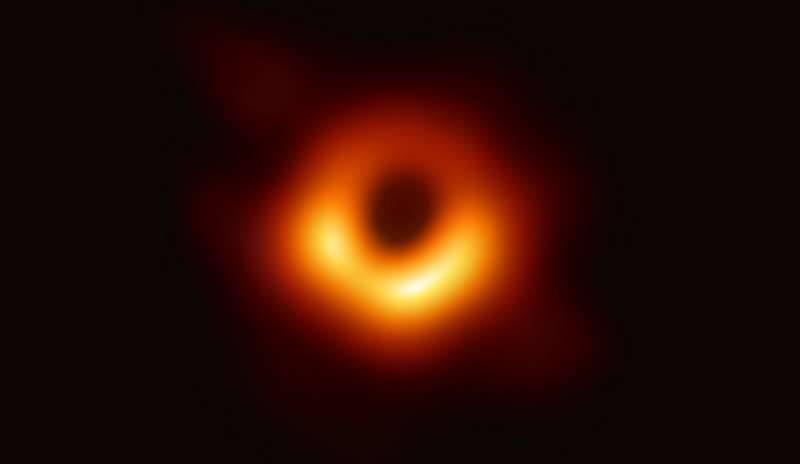 Fotografato per la prima volta un buco nero