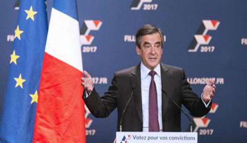 Francesi al voto per scegliere il candidato della destra: Fillon favorito