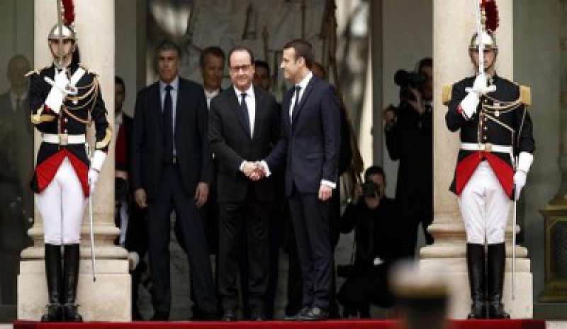 Passaggio di consegne all’Eliseo, Macron: “L’Europa ha bisogno della Francia”