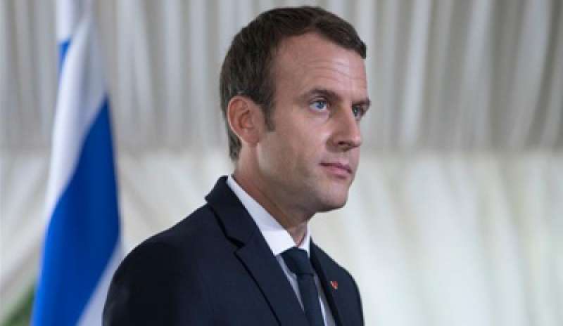 Francia, scende il consenso per Macron: calo di 10 punti in un mese
