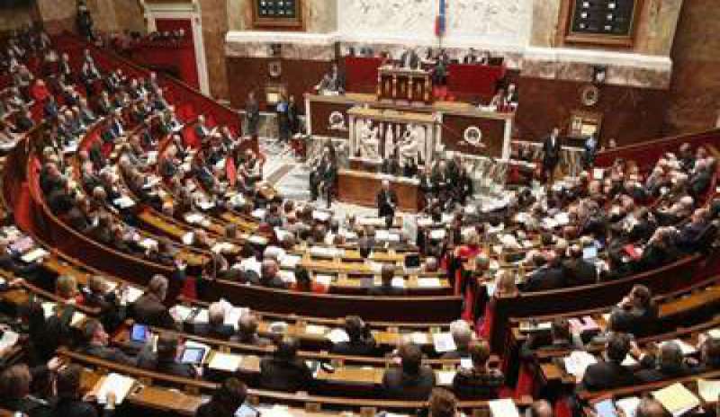 Francia: siti “Pro Vita” trattati come criminali, arriva l’ok dell’Assemblea Nazionale
