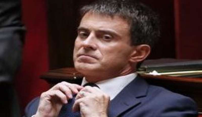 Francia, Valls incassa la fiducia: “Non dipendiamo dalla Germania”