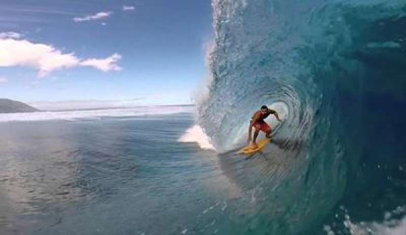 Francisco Porcella, il surfista italiano che ha cavalcato l’onda dei record – Video