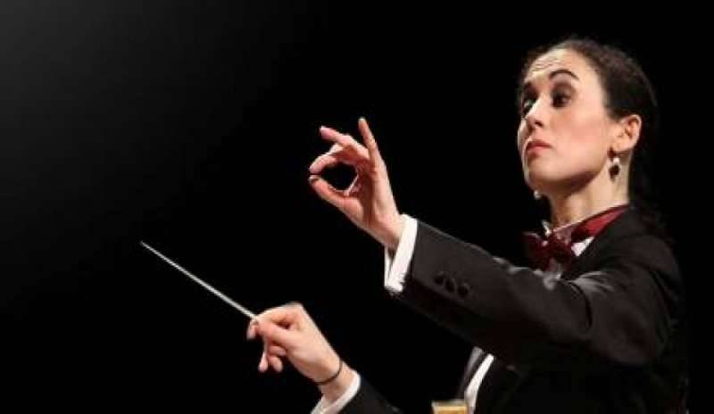 Fratta dirige il Concerto di Natale al Senato, è la prima donna a guidare l’orchestra di Palazzo Madama