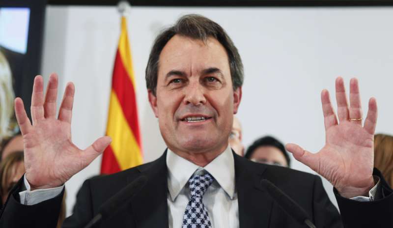 Frode fiscale in Catalogna: Artur Mas sotto il torchio del parlamento