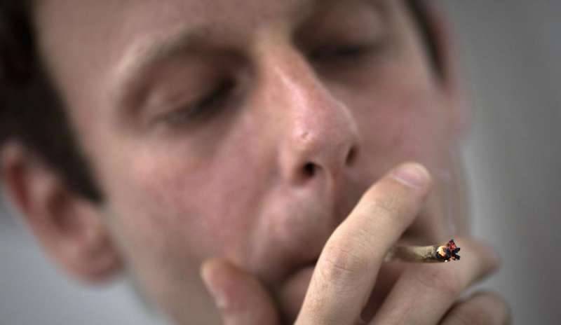Fumare derivati della marjuana causa mutazioni allo sperma