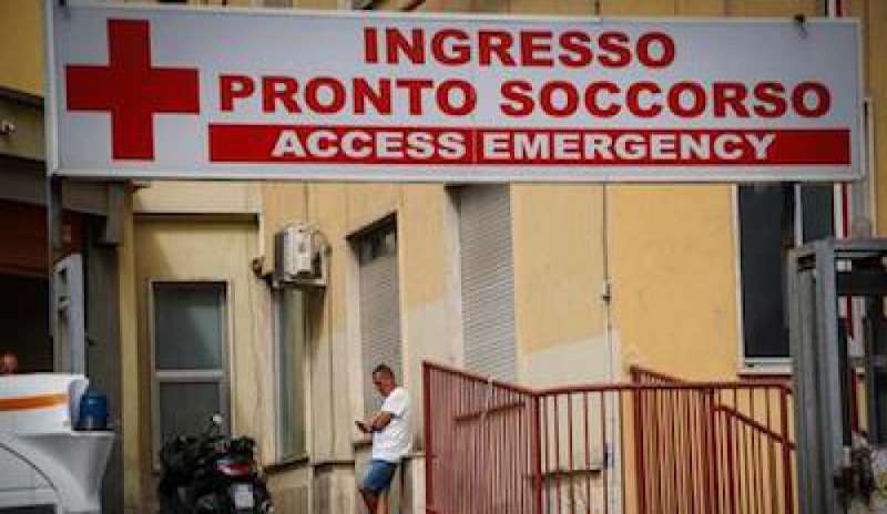 Furbetti del cartellino nell’ospedale Loreto Mare di Napoli: 87 rinvii a giudizio
