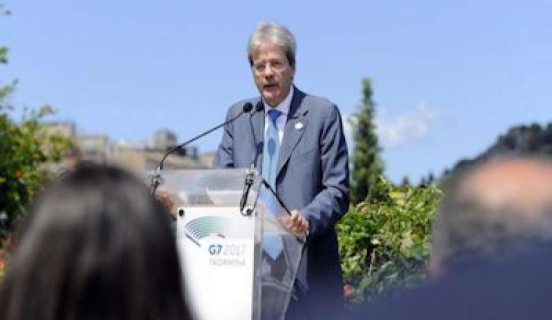 G7, il discorso di chiusura di Gentiloni: “Grazie Renzi, il vertice ha funzionato alla grande!”