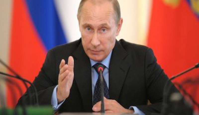 Gas killer in Siria, Putin: “Inaccettabili gli attacchi ad Assad, serve un’indagine imparziale”