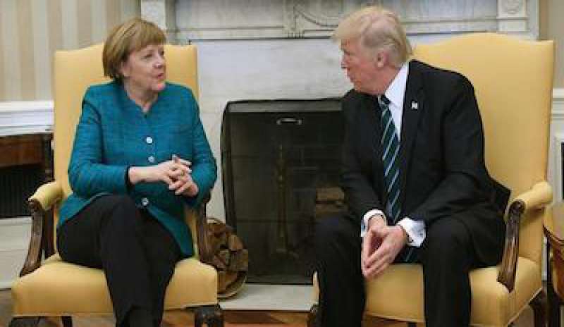 Gelo tra Trump e Merkel alla Casa Bianca: “L’immigrazione è un privilegio, non un diritto”