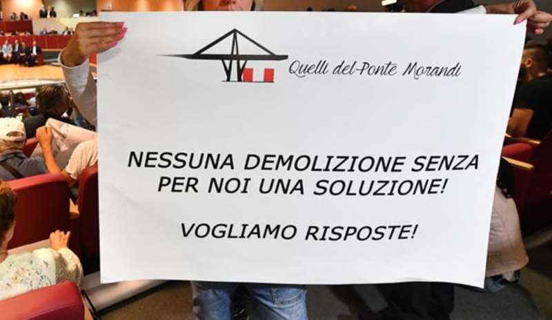 Genova, la protesta degli sfollati in Regione
