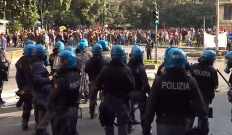 Genova, scontri al corteo antifascista