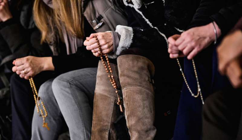 Genova: un rosario in piazza contro la blasfemia