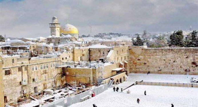 Gerusalemme sotto la neve, la tempesta fredda minaccia Israele