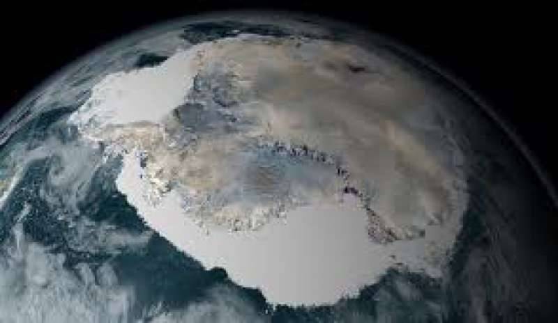 Il ghiaccio diminuisce al Polo Nord, ma all’Antartico continua ad aumentare