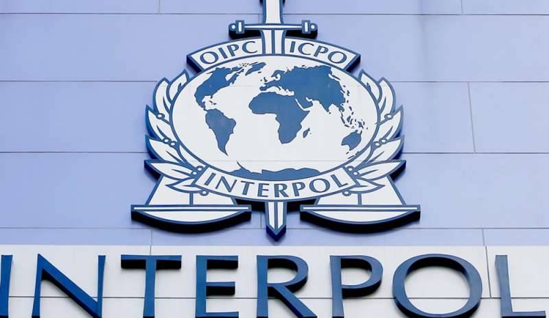 Giallo sulla lista dell'Interpol