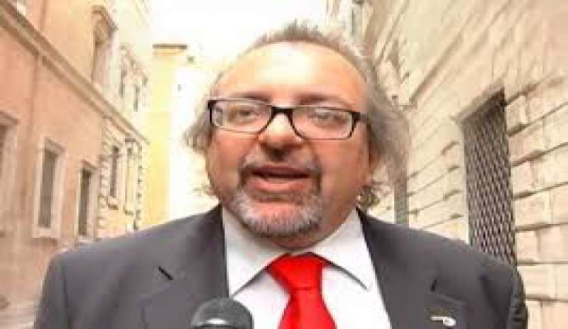 Giarrusso(M5S), dichiarazione choc: Renzi andrebbe impiccato