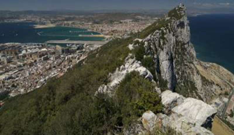 Gibilterra, derby anglo-iberico sulla Rocca. Johnson: “La sovranità non cambierà”
