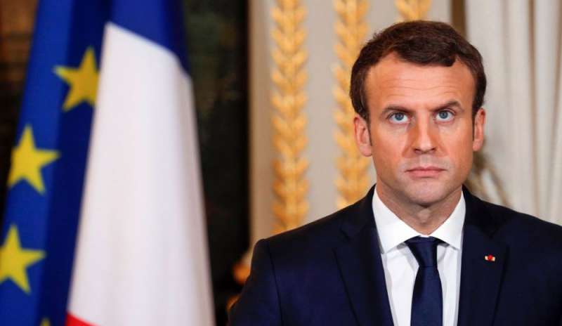 Gilet gialli, Macron: “Politica non cambia”