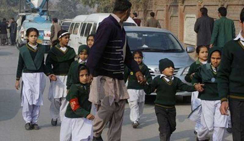 Primo giorno di scuola a Peshawar dopo la strage del 16 dicembre