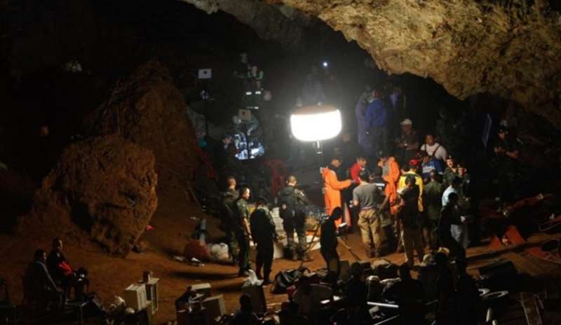 Giovani nella grotta: per salvarli ci vorranno mesi
