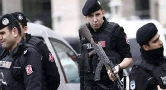 Golpe fallito in Turchia: sospesi quasi 13 mila poliziotti