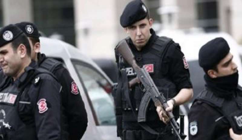 Golpe fallito in Turchia: sospesi quasi 13 mila poliziotti