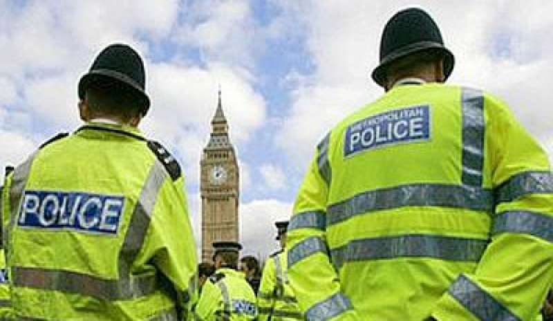 Gran Bretagna, 2 ragazze arrestate a Londra: “Preparavano un attacco terroristico”