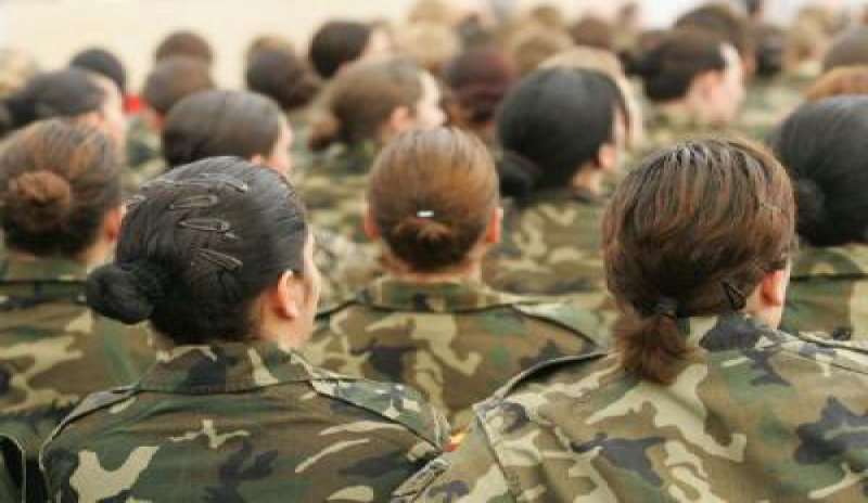 Gran Bretagna, l’esercito si apre alle donne: dal 2016 si potranno arruolare