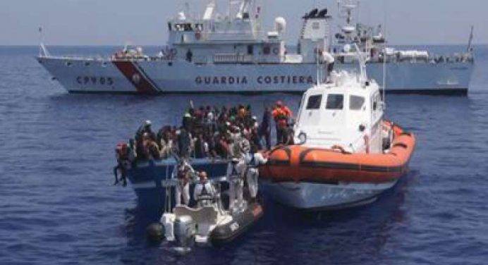 Guardia Costiera: “Tratti in salvo 484 migranti”. Recuperati 7 cadaveri in mare
