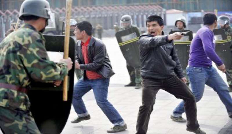 Guerra tra etnie in Cina, esplosioni e morti nello Xinjiang