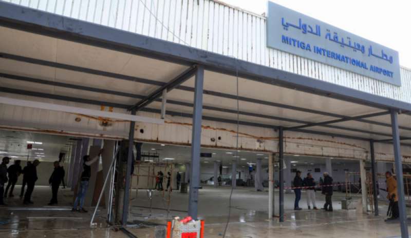 Haftar annuncia una no-fly zone su Tripoli: chiude l'aeroporto di Mitiga