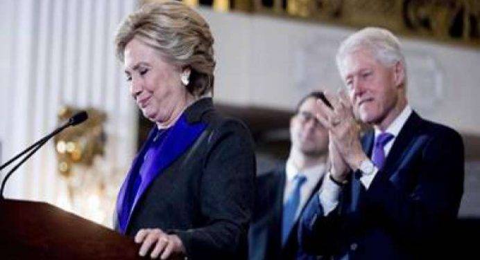 Hillary non fa polemiche: “Rispettiamo e proteggiamo il nuovo presidente”