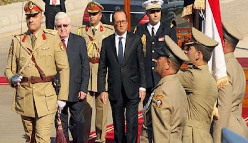 Hollande in Iraq: “Combattere l’Isis qui previene attacchi sul nostro territorio”